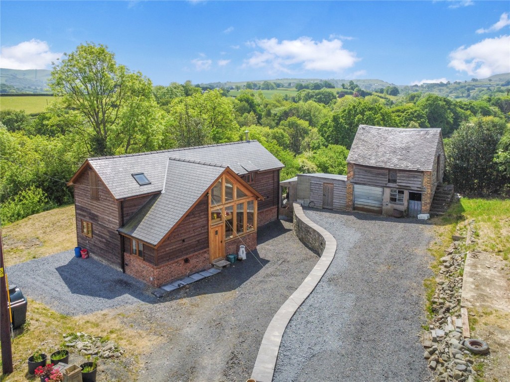 Mochdre, Newtown, Powys, 3 bedroom, Detached Farm/Smallholding