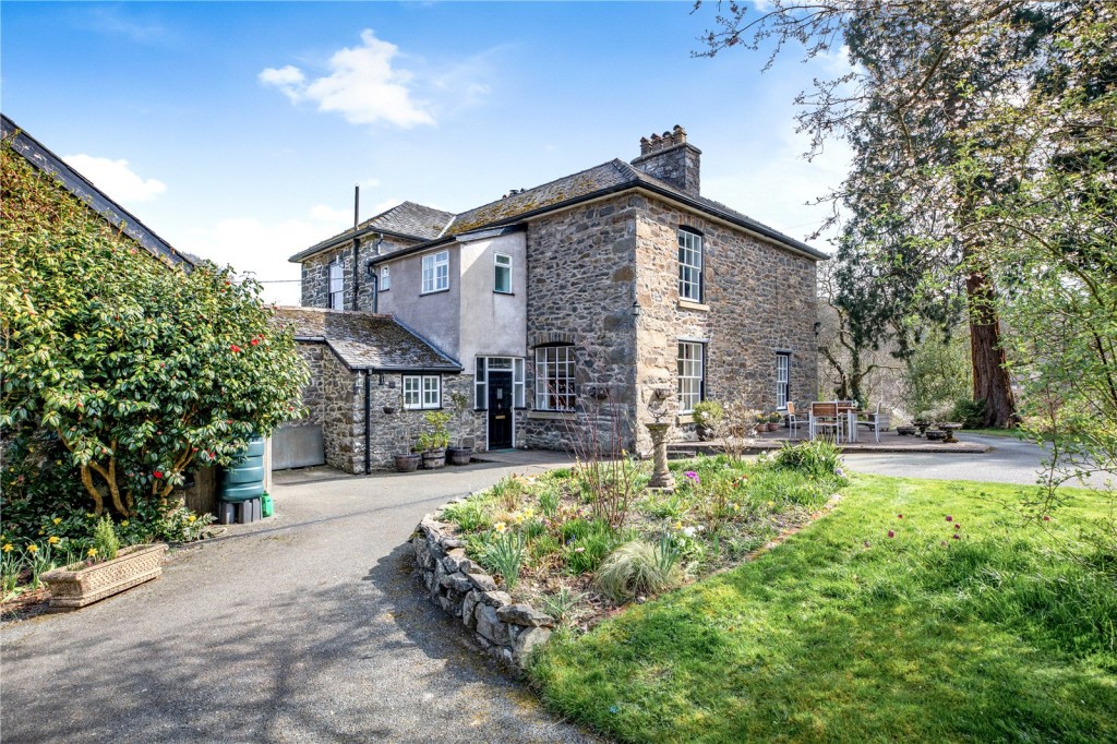 5 bedroom Detached House (Former Vicarage) For Sale With Outuildings, River & Paddock in Dolanog, Welshpool