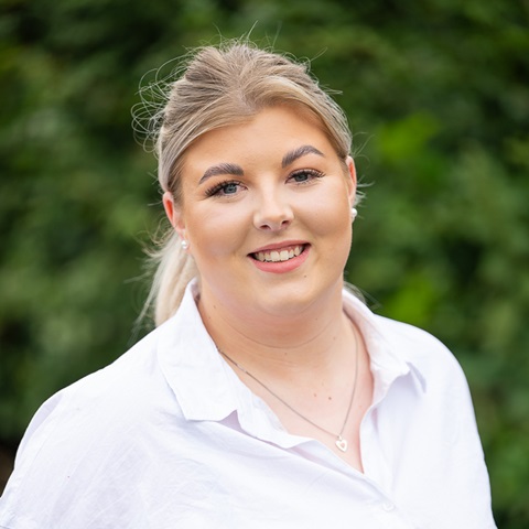 Carys Price, Sales Agent