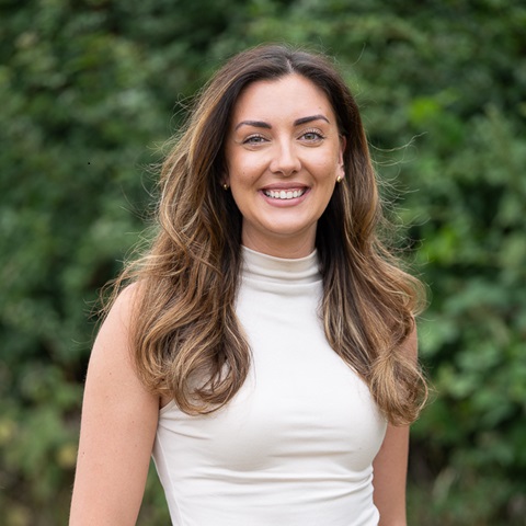 Gwawr Jones, (BSc(Hons) MRICS FAAV)