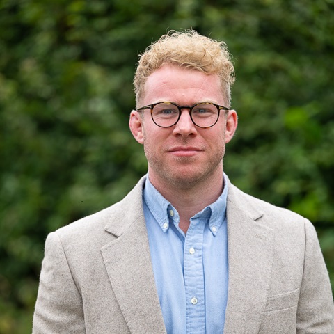 Tom Davies, (BSc (Hons) MRICS FAAV) Partner
