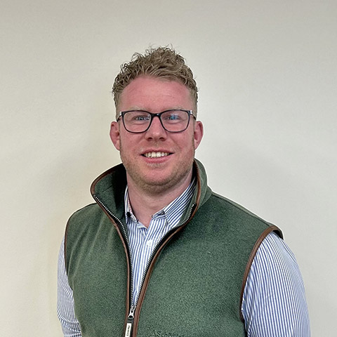 Tom Davies, (BSc (Hons) MRICS FAAV) Partner